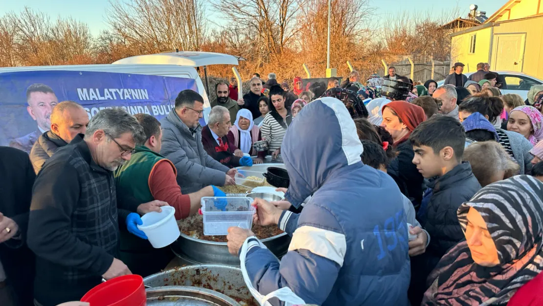 CHP'li Ağbaba konteyner kentte iftar verdi