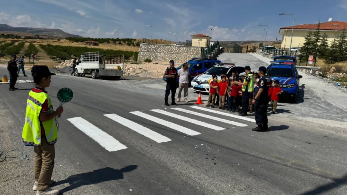 Çocuk ve Gençlerin Korunmasına Yönelik Okul Çevreleri ile Servis Araçları Denetimi