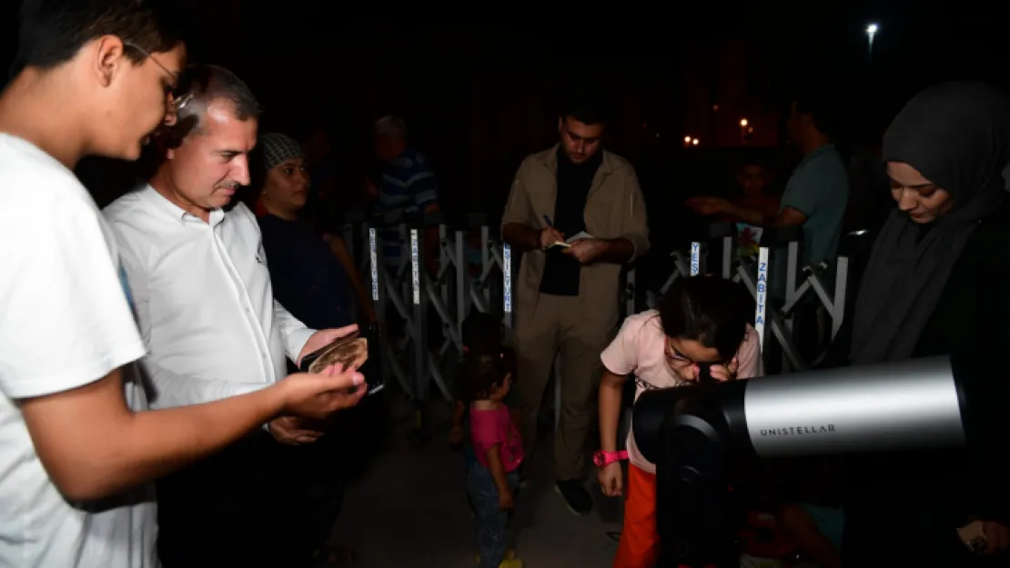 Çocuklar Gökyüzünün Derinlikleriyle Tanıştı