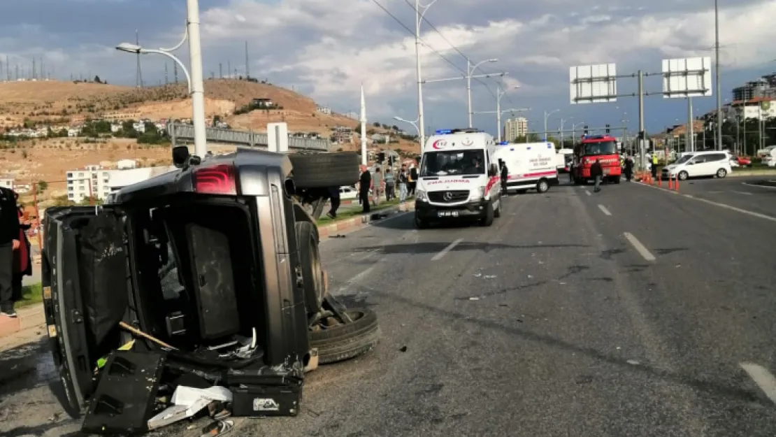 Çöşnük Mahallesinde Trafik Kazası 5 yaralı