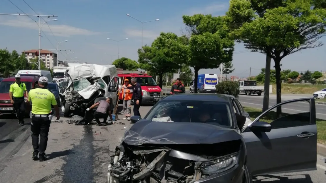 Çöşnük mevkiinde trafik kazası : 4 yaralı