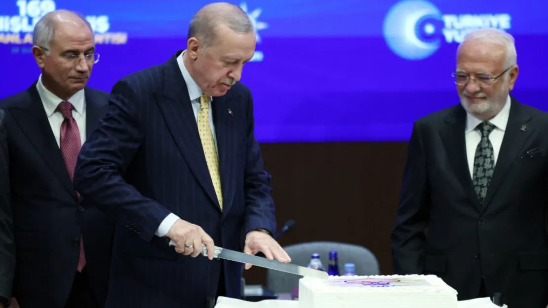 Cumhurbaşkanı Erdoğan'dan Özgür Özel'e: 'Başkomutan Olarak Sesleniyorum, Haddini Bil'