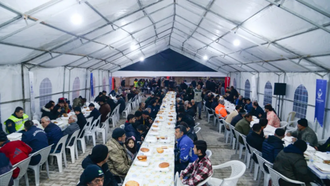 Deprem Bölgesinde İlk İftar