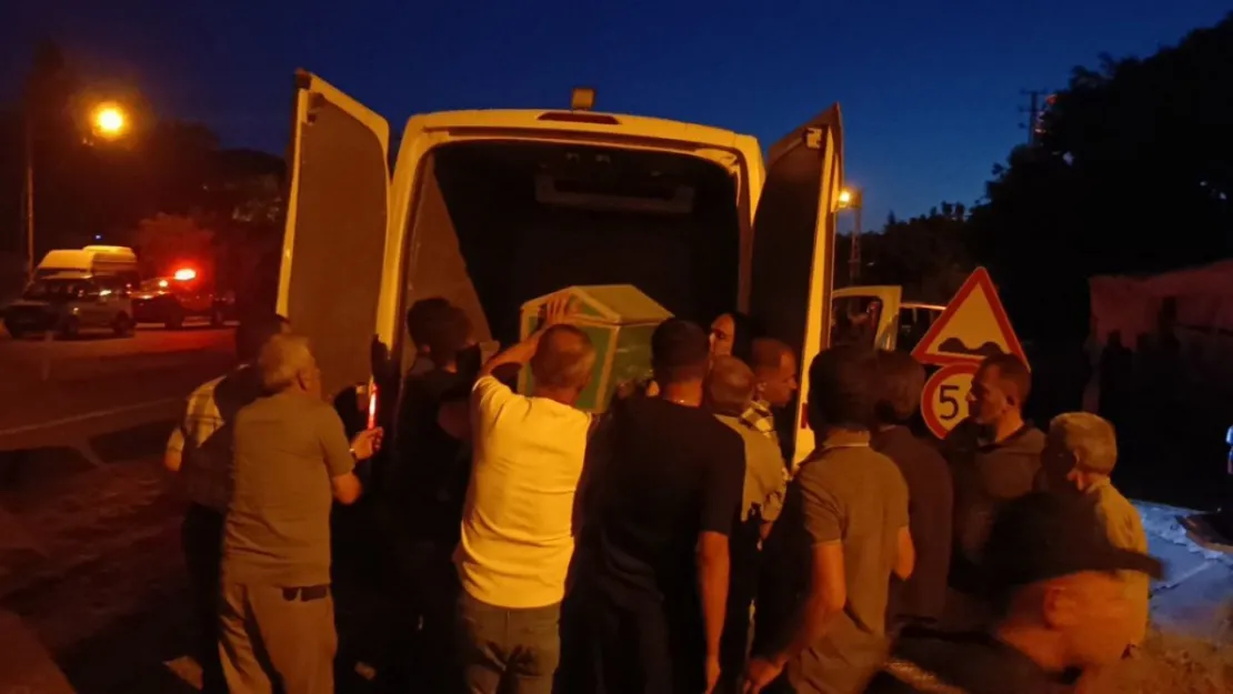 Devrilen otomobilin sürücüsü öldü, eşi ağır yaralandı