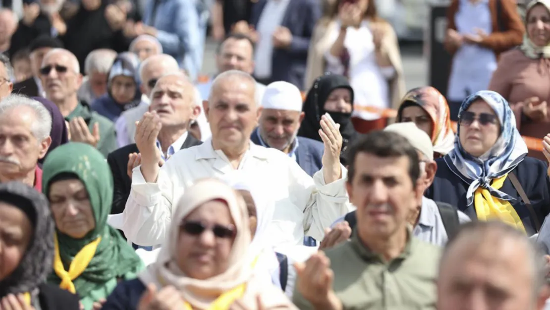 Diyanet: Hac organizasyonunda yetkili tüm acenteler aynı fiyatı uygulamaktadır