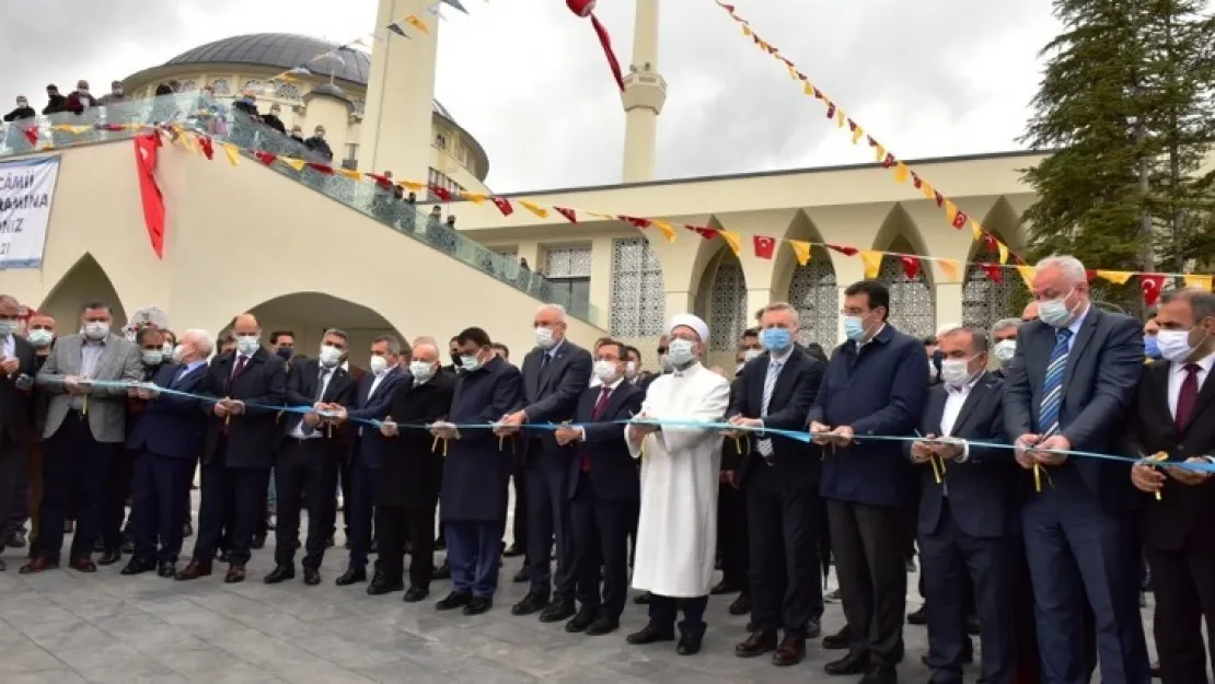 Diyanet İşleri Başkanı Prof. Dr. Erbaş, Malatya'da İlahiyat Camisi ve Kütüphanesi'ni Açtı