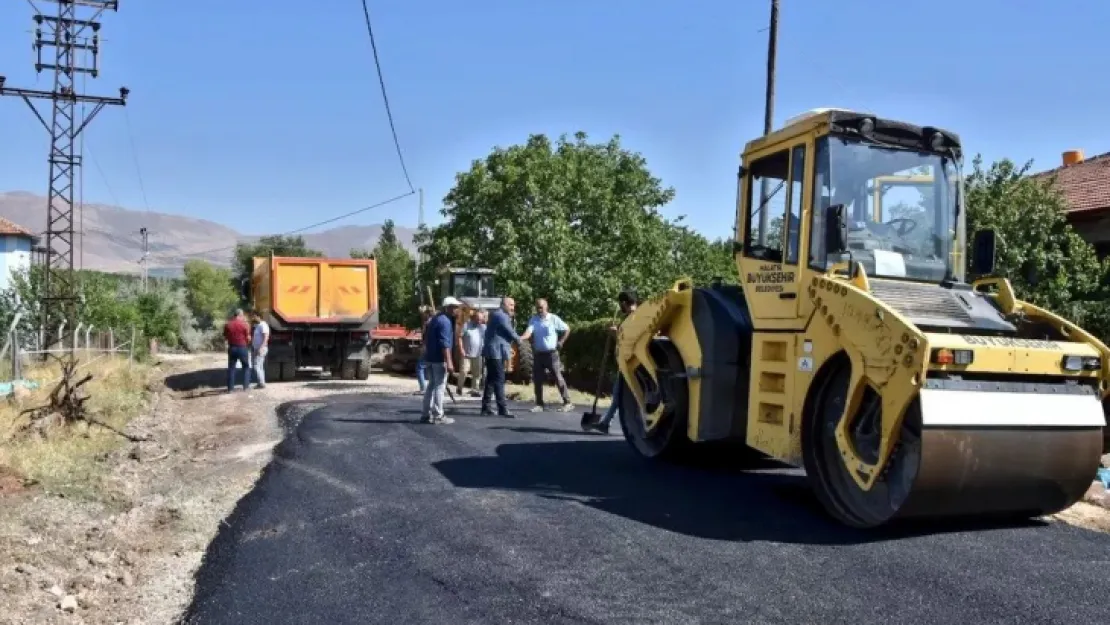 Doğanşehir'de Asfalt Ve Kilitli Parke Taşı Çalışmaları Devam Ediyor