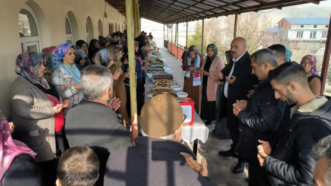 Doğanşehir'de bayanlardan Filistin'e destek için kermes