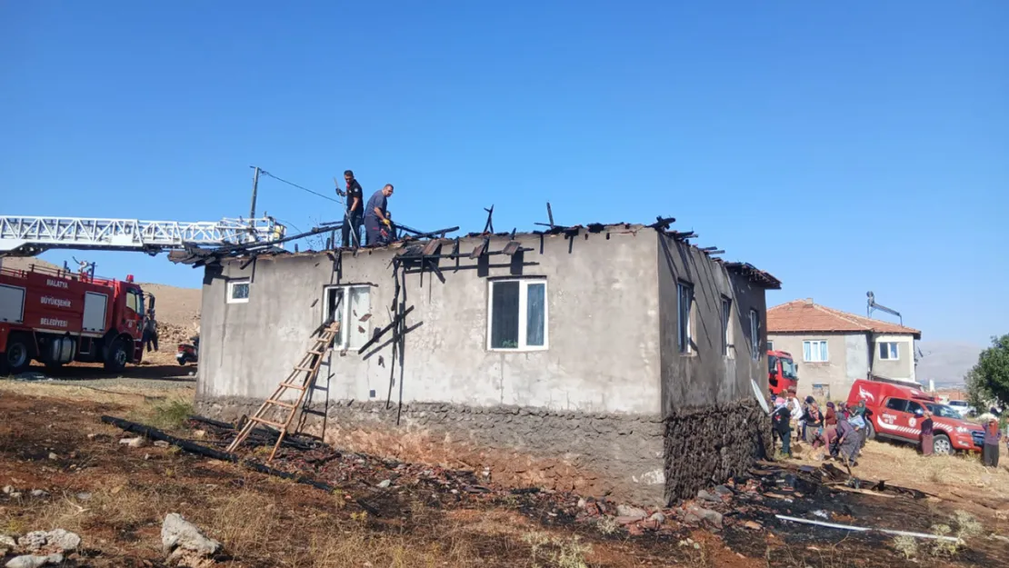 Doğanşehir'de çatı yangını
