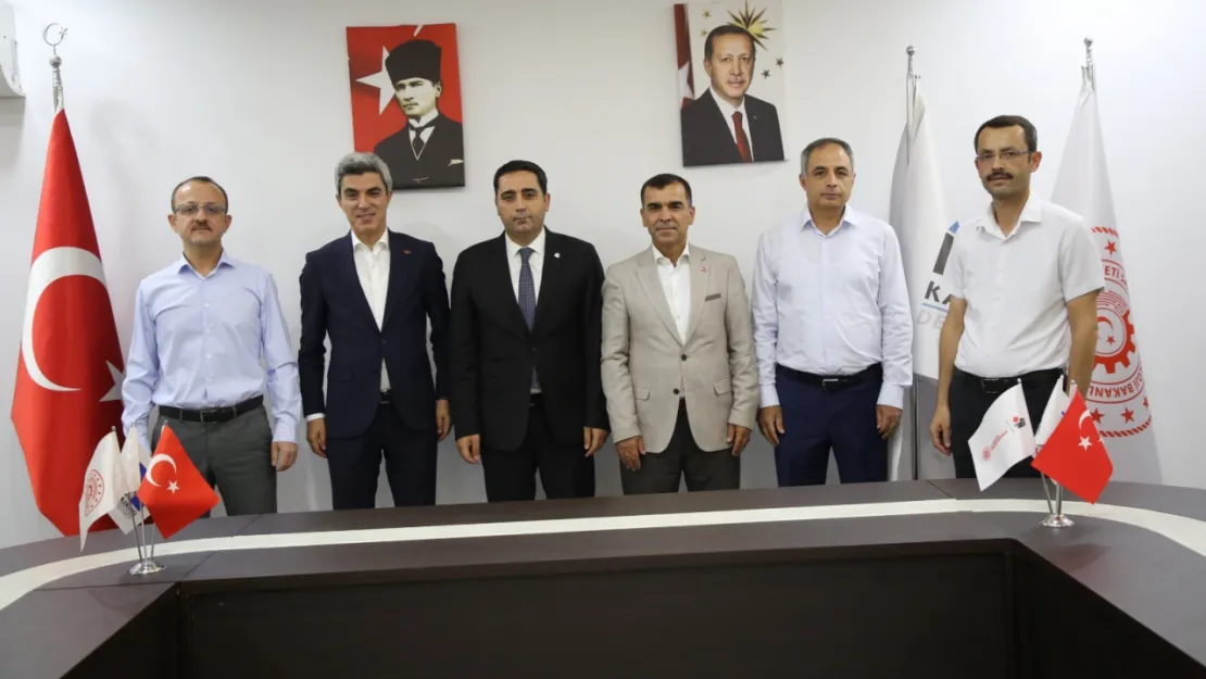 Eğitimde Dijital Dönüşüm Atağı: 'Dijital Çağın Öğretmeni' Eğitimi Başlıyor