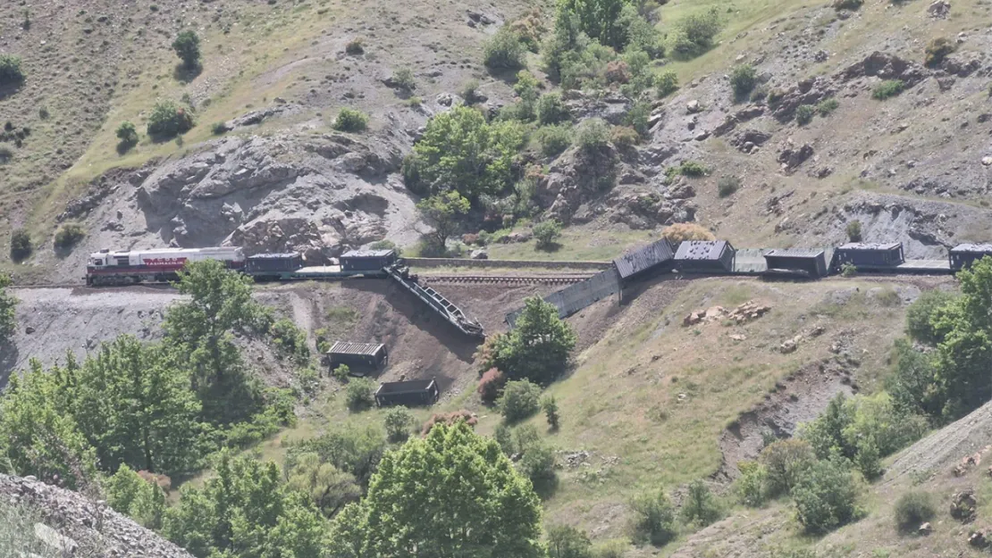 Elazığ-Diyarbakır tren seferinde vagonlar raydan çıktı