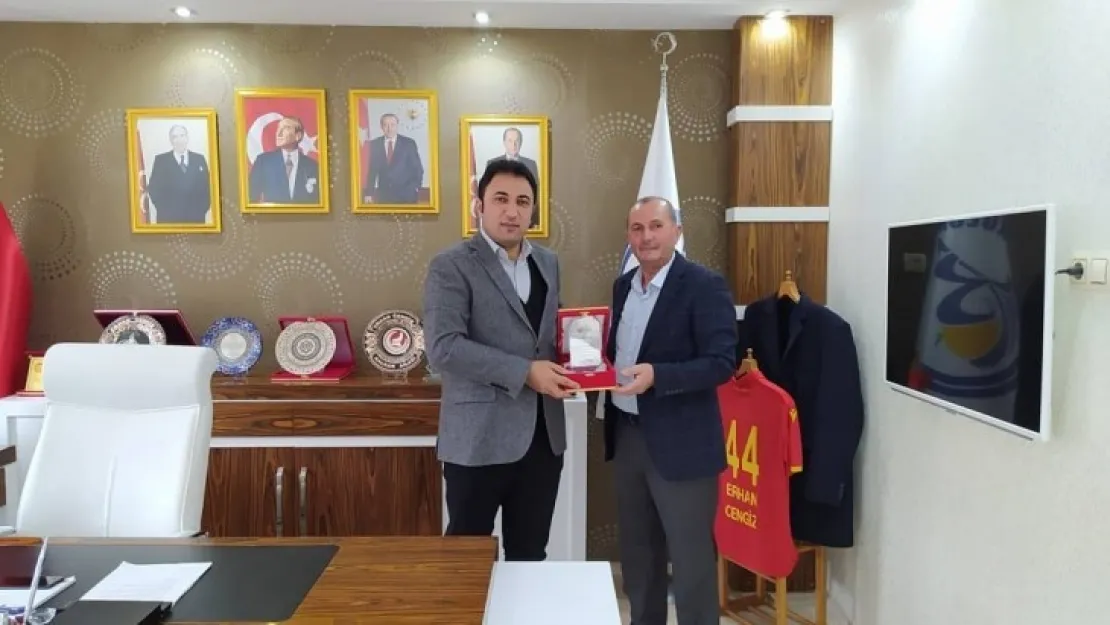 Emekliye ayrılan personellere plaket takdimi yapıldı