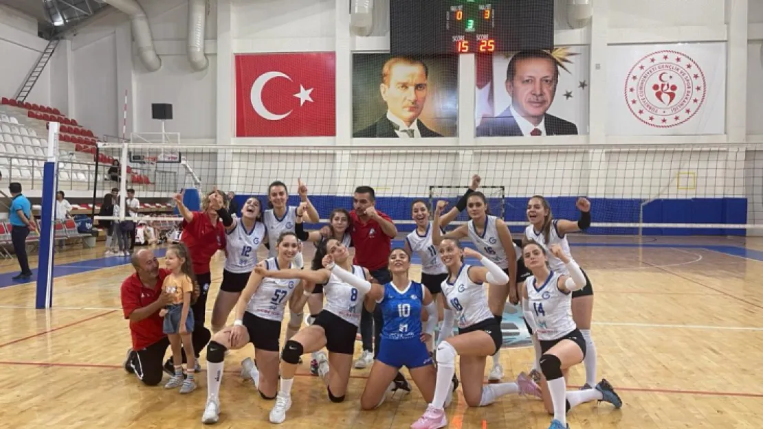 Galip Demirel Ortaokulu Bayan Voleybol takımı rakibini 3-0 mağlup etti