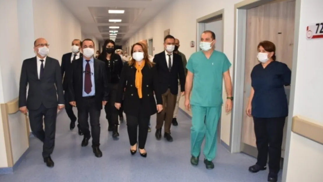 Gastroenteroloji Bölümünden Ameliyatsız Safra Kesesi Taşı Operasyonu