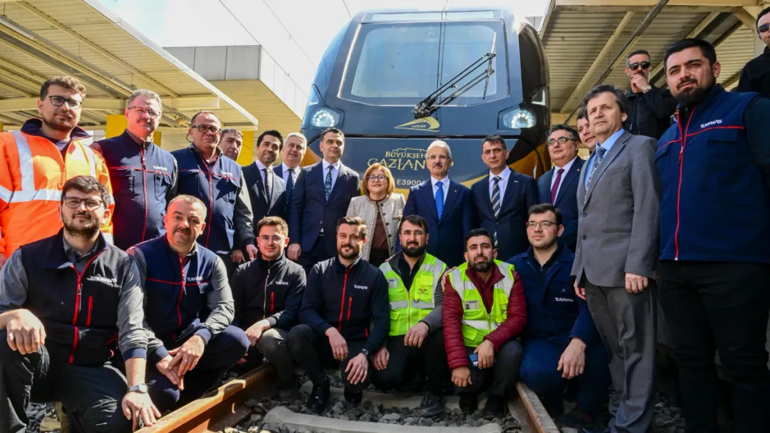 GAZİRAY'da Kullanılacak İlk Milli Banliyö Tren Seti Raylara Çıktı