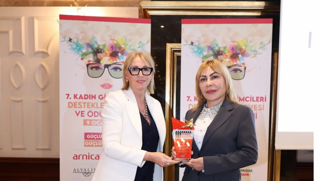 Girişimci kadınların destekçisi Prof. Dr. Yasemin Açık'a YAPDER'den ödül