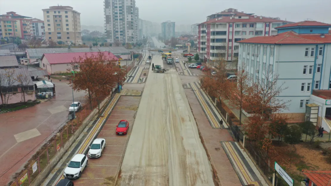 Göztepe Mahallesi Akgeyik Caddesi'nde yol bakım çalışmaları devam ediyor