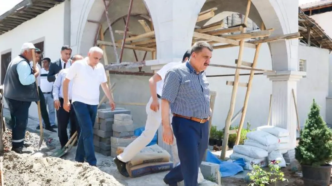 Sancaktar Türbesi'nde Çalışmalar Devam Ediyor