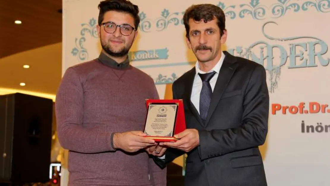 Gençler'den TYGD'ye Plaket