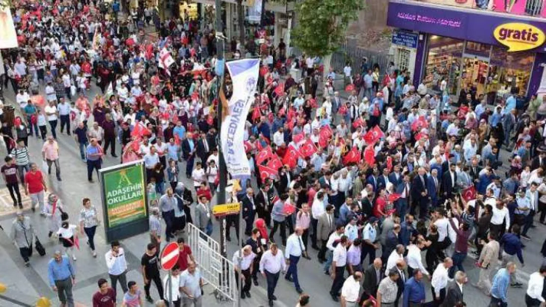 Kortej Yürüyüşüne Malatyalılar Yoğun İlgi Gösterdi