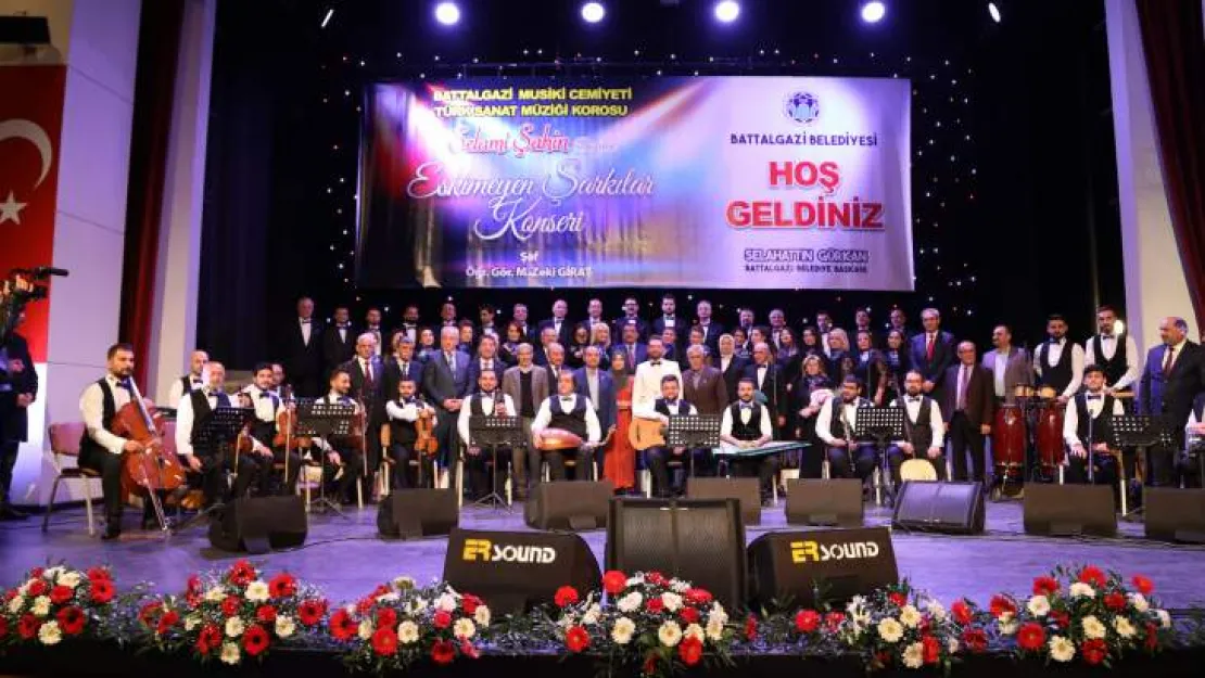 'Eskimeyen Şarkılar' Konseri Yoğun İlgi Gördü