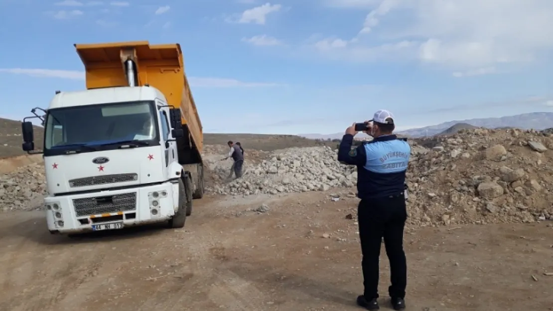 Hafriyat Taşıyan Araçlar Zabıta Ekipleri Tarafından Denetleniyor