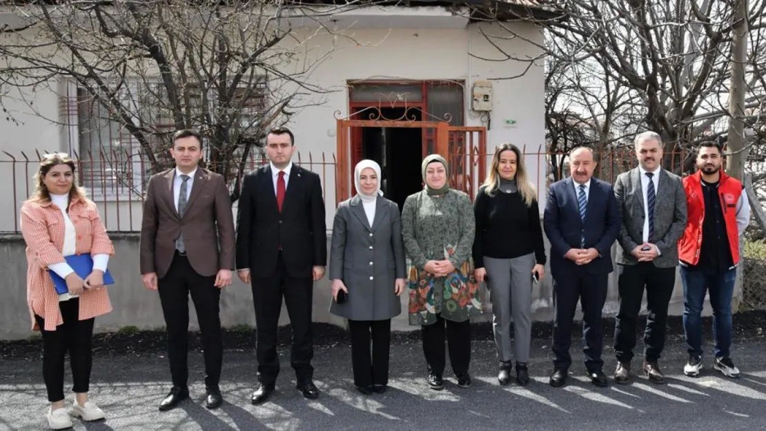 Hanımefendi Hanife Yazıcı'dan Hane Ziyareti