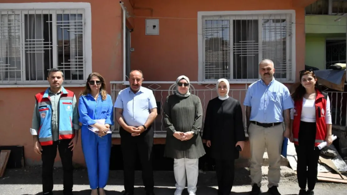 Hanımefendi Hanife Yazıcı Hane Ziyaretleriyle Yüreklere Dokunmaya Devam Ediyor