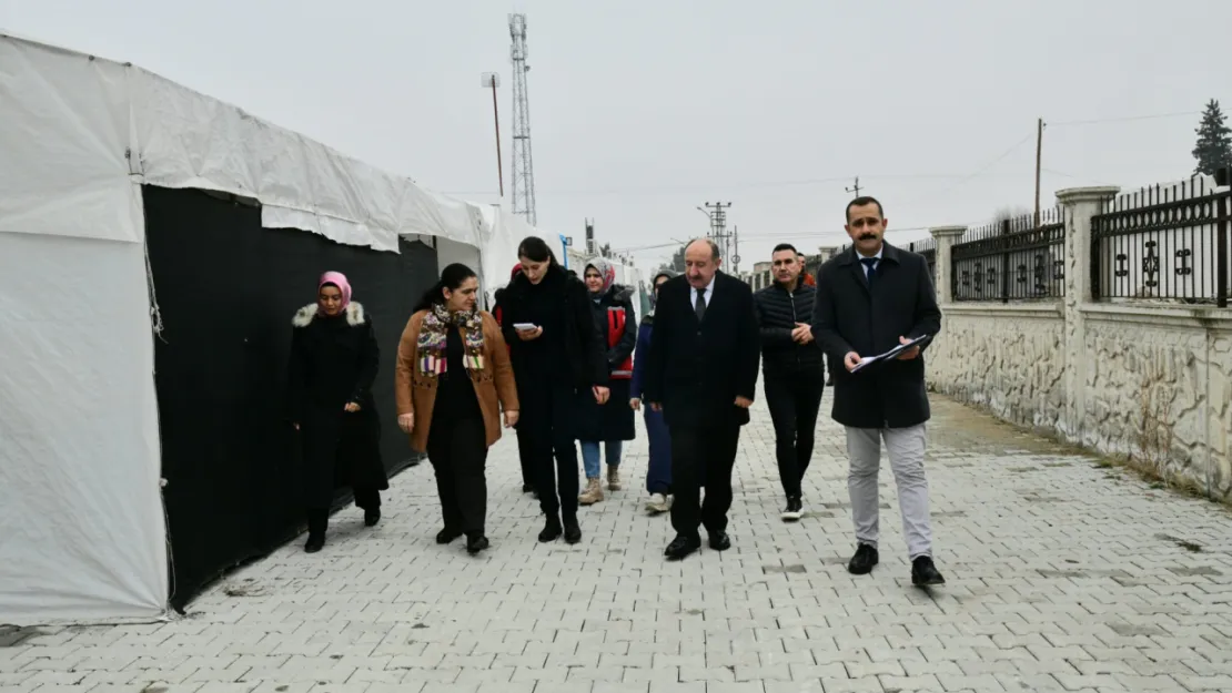 Hanımefendi Selda Yavuz Dolamantepe Konteyner Kentte İkamet Eden Aileleri Ziyaret Etti