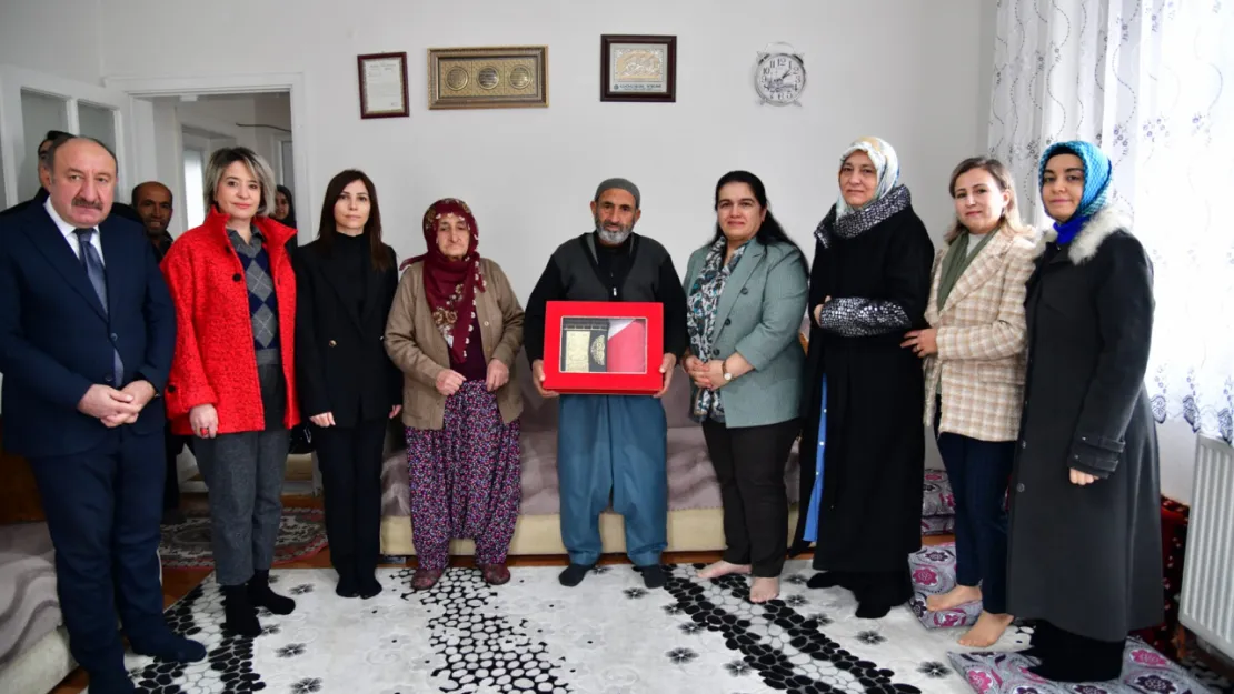 Hanımefendi Selda Yavuz Şehit Ailelerini Ziyaret Etmeye Devam Ediyor