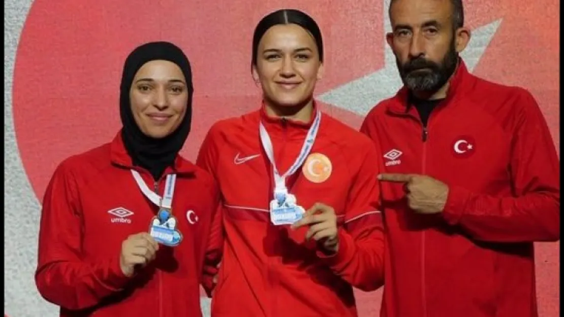 Hatice Akbaş Ve Rabia Topuz'dan Altın Madalya