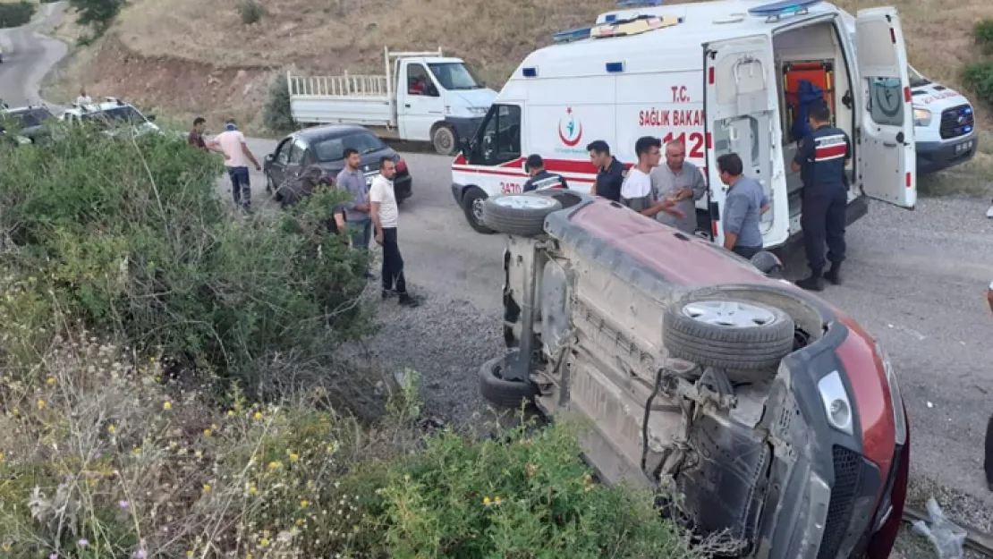 Hekimhan Başkınık Mahallesinde Trafik Kazası :8 yaralı