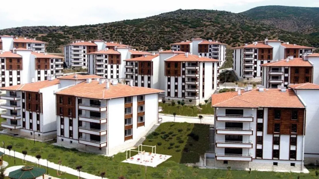 Hekimhan'da deprem konutlarının anahtarları teslim edildi
