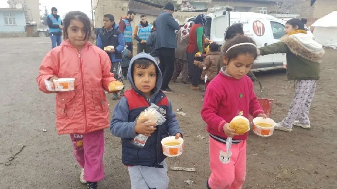 İnsan Vakfı'ndan deprem bölgesine yardım seferberliği