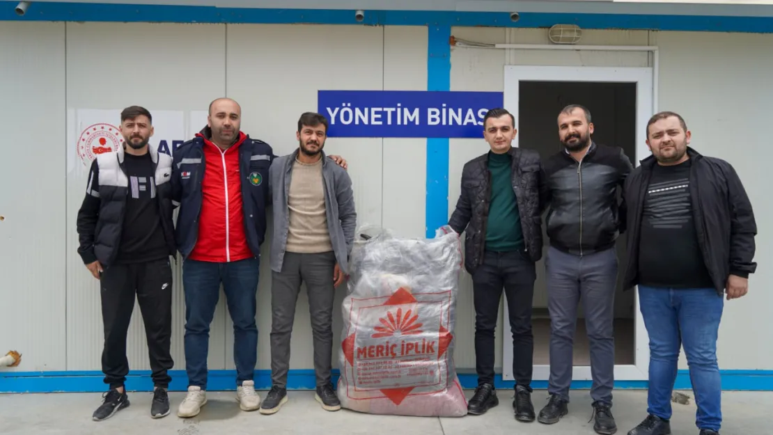 İş İnsanı Dilek Konteyner Kentteki Çocuklara Bere Yardımında Bulundu.