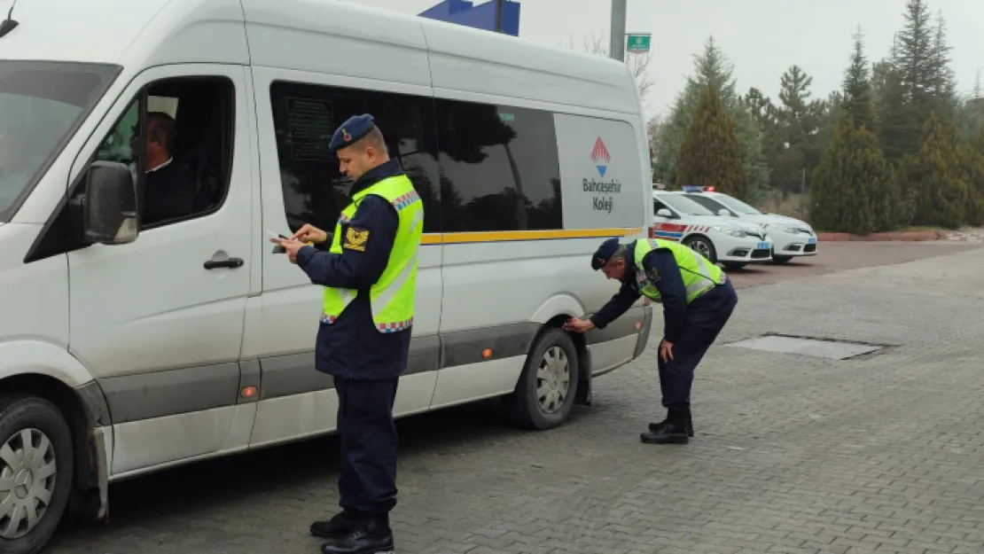 Jandarma'dan Kış Lastiği ve Donanımı Denetimi