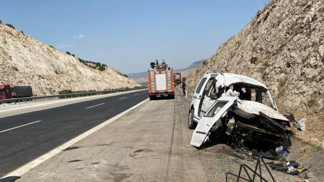 Kahramanmaraş-Gaziantep yolunda feci kaza: 2'si ağır 6 yaralI