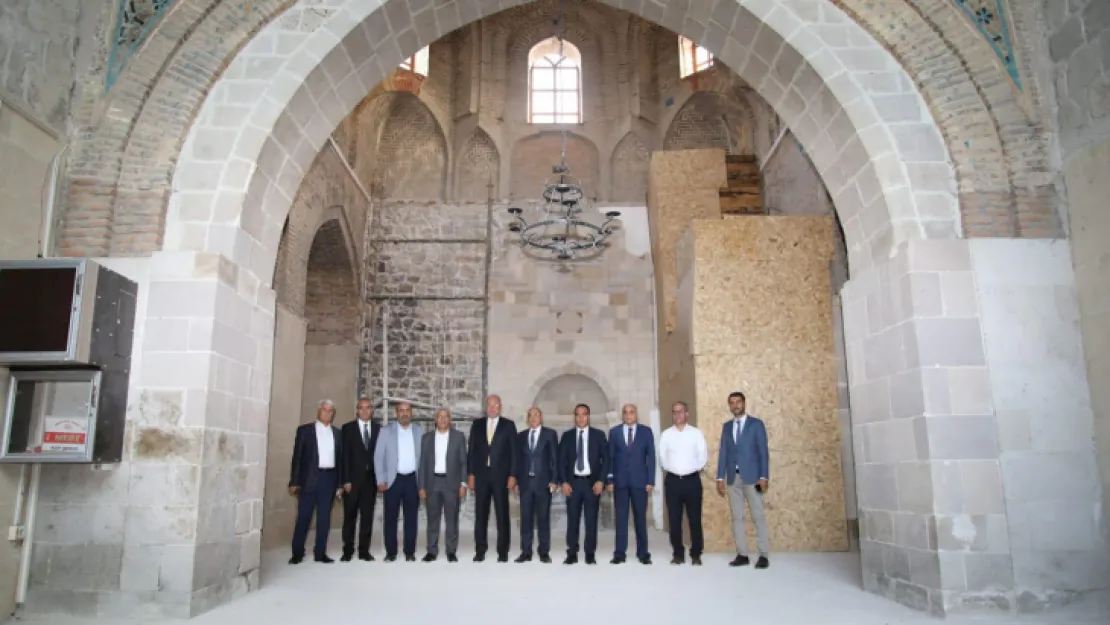 Kahtalı, restorasyon çalışmaları devam eden Ulu Cami'yi ziyaret etti