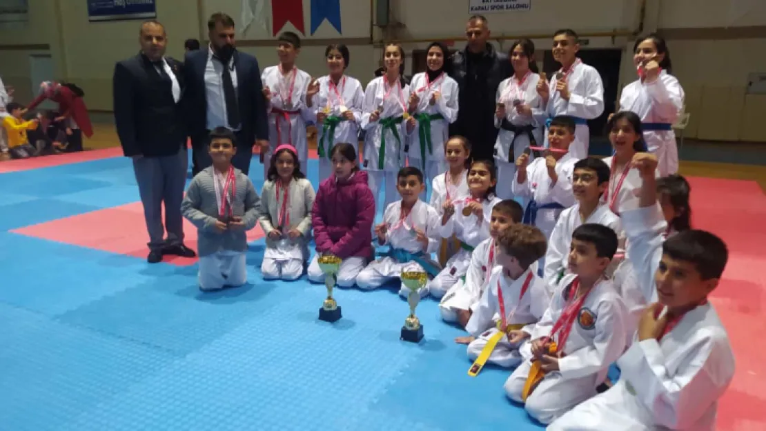 Karate Cumhuriyet Kupası Şampiyonası Battalgazi Spor Salonunda Yapıldı