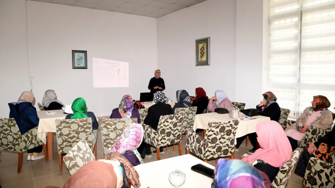 'Kaynana-Gelin Arasındaki Sorunlar Ve Çözüm Yolları' Semineri Büyük İlgi Gördü