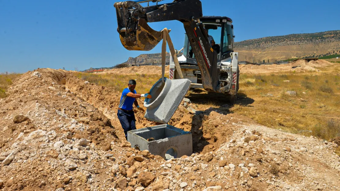 Kırsal Konutların Altyapısını İnşa Eden Maski'den Yazıhan Çivril'e 5 Bin 500 Metre Altyapı