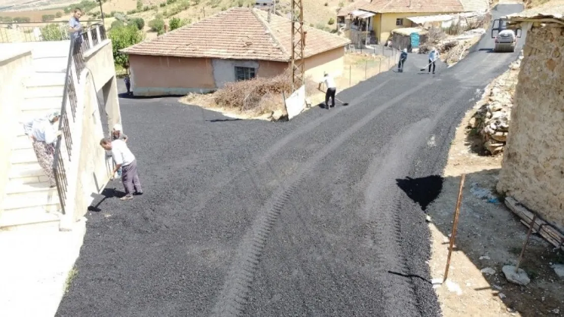 Kırsal Mahallede Ara Sokaklara Sıcak Asfalt Serimi Yapıldı