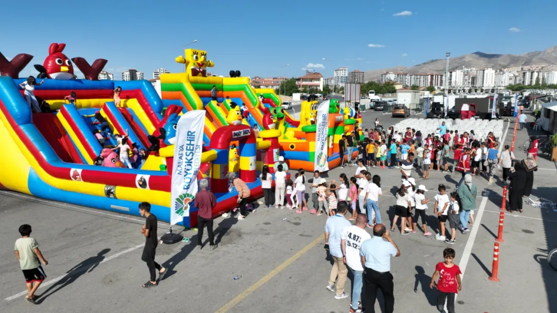 Konteyner Kent'te Gençlik Fest Coşkusu