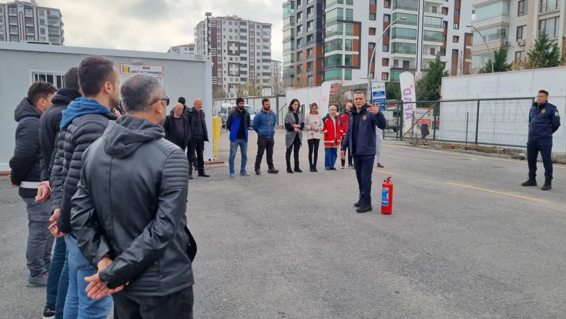 Konteyner Kentlerde Yaşayan Vatandaşlara  Yangın Eğitimi Veriliyor