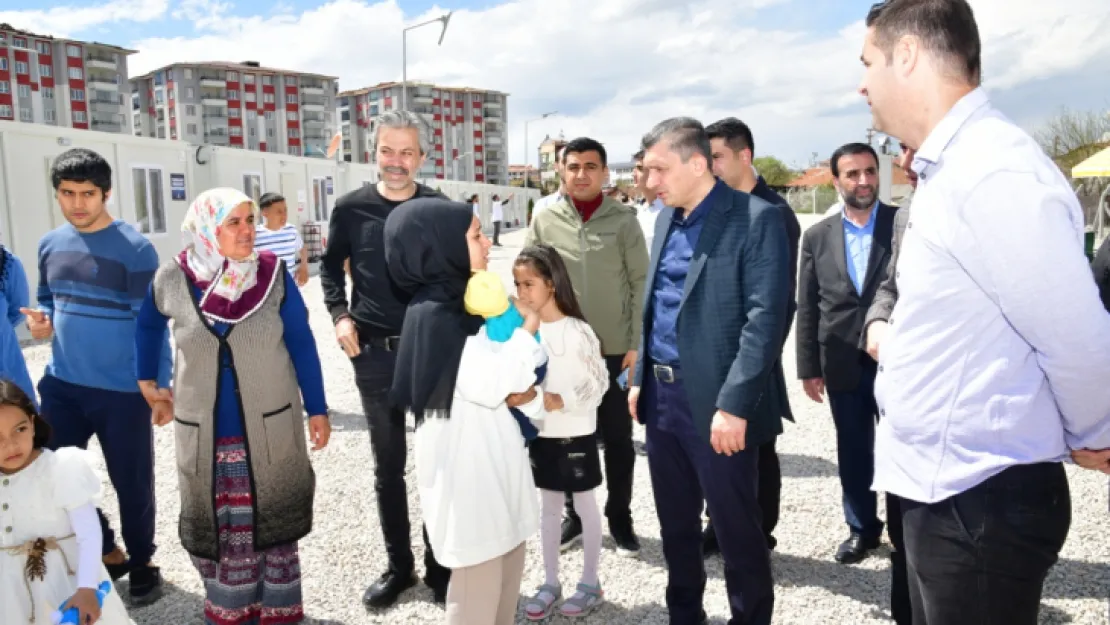 Konteyner ve Çadır Kentlerde Ramazan Bayramı Kutlandı.