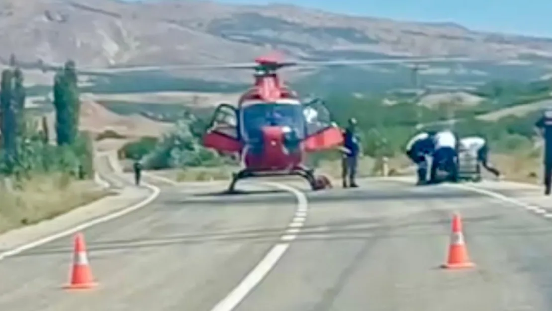 Kuluncak'ta helikopter ambulans hasta almak için karayoluna indi