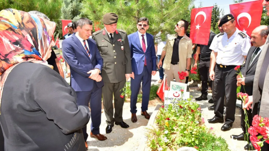 Kurban Bayramı Arifesinde Şehitlerimiz ve Şehit Aileleri Unutulmadı