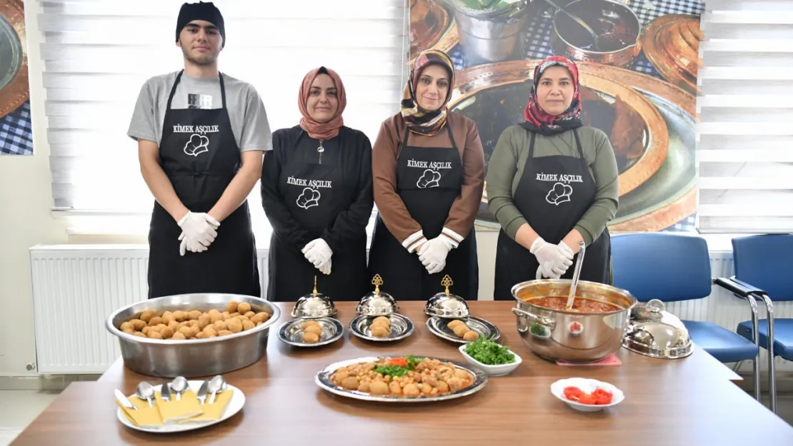 Maharetli Eller, En Güzel Analı-Kızlı Yemeğini Yapmak İçin Yarıştı