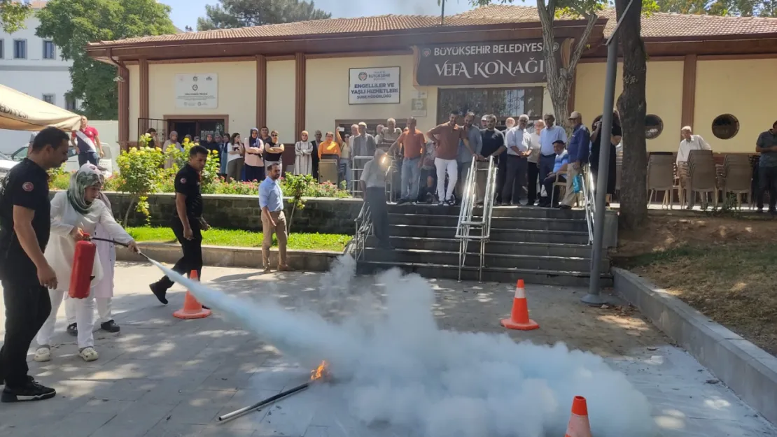 Malatya Büyükşehir Belediyesi 'Afetlere Hazırlık' Eğitimi Verdi