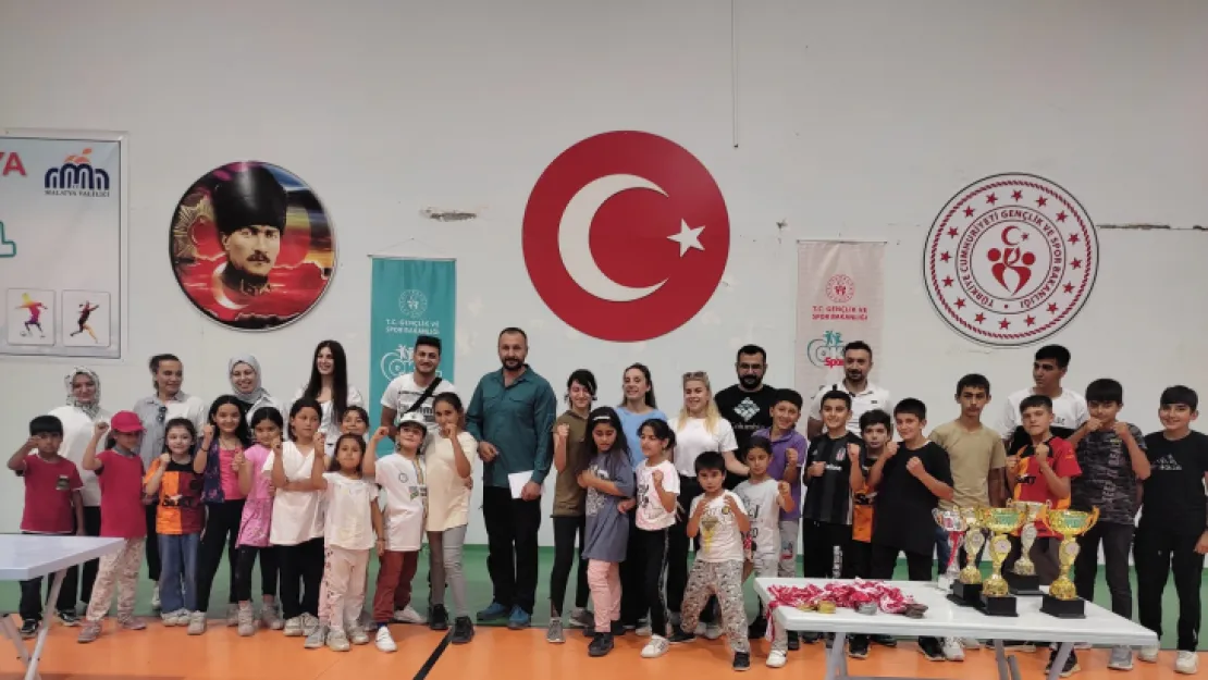 Malatya Curling Turnuvası Depremzedelere Moral Oldu